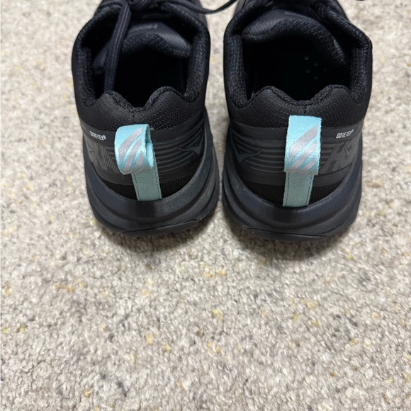 Hoka sneakers - Picture 3 of 5